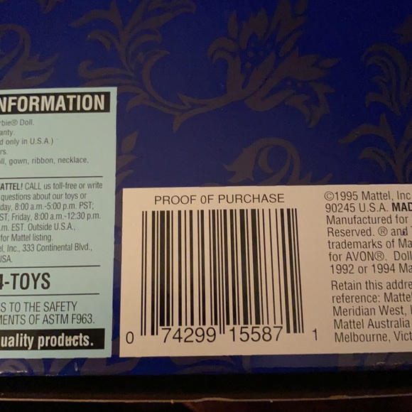 Winter Velvet Barbie 1995 - Picture 4 of 4